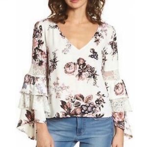 LEITH floral bell sleeves with lace detail Size Small v-neckline
